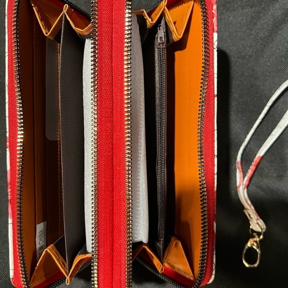 White and Red Floral Bird Pattern Clutch Bag - Picture 4 of 5